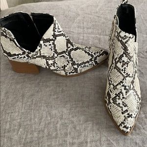 NWT Snake Skin Booties